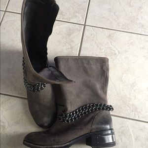 Vince Camuto sz 7 distressed look boots worn few times